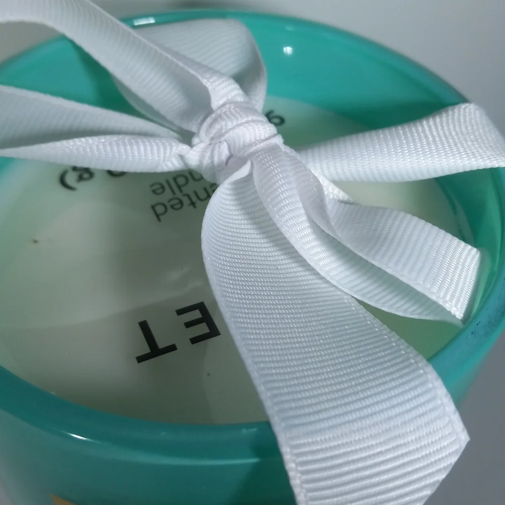 CANDLE WITH GOLD K INITIAL
